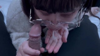 メガネっ子が興奮してフェラで精子をたっぷり搾り取る♡ cum in mouth blowjob