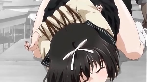 encuentra a su compañera en la mesa